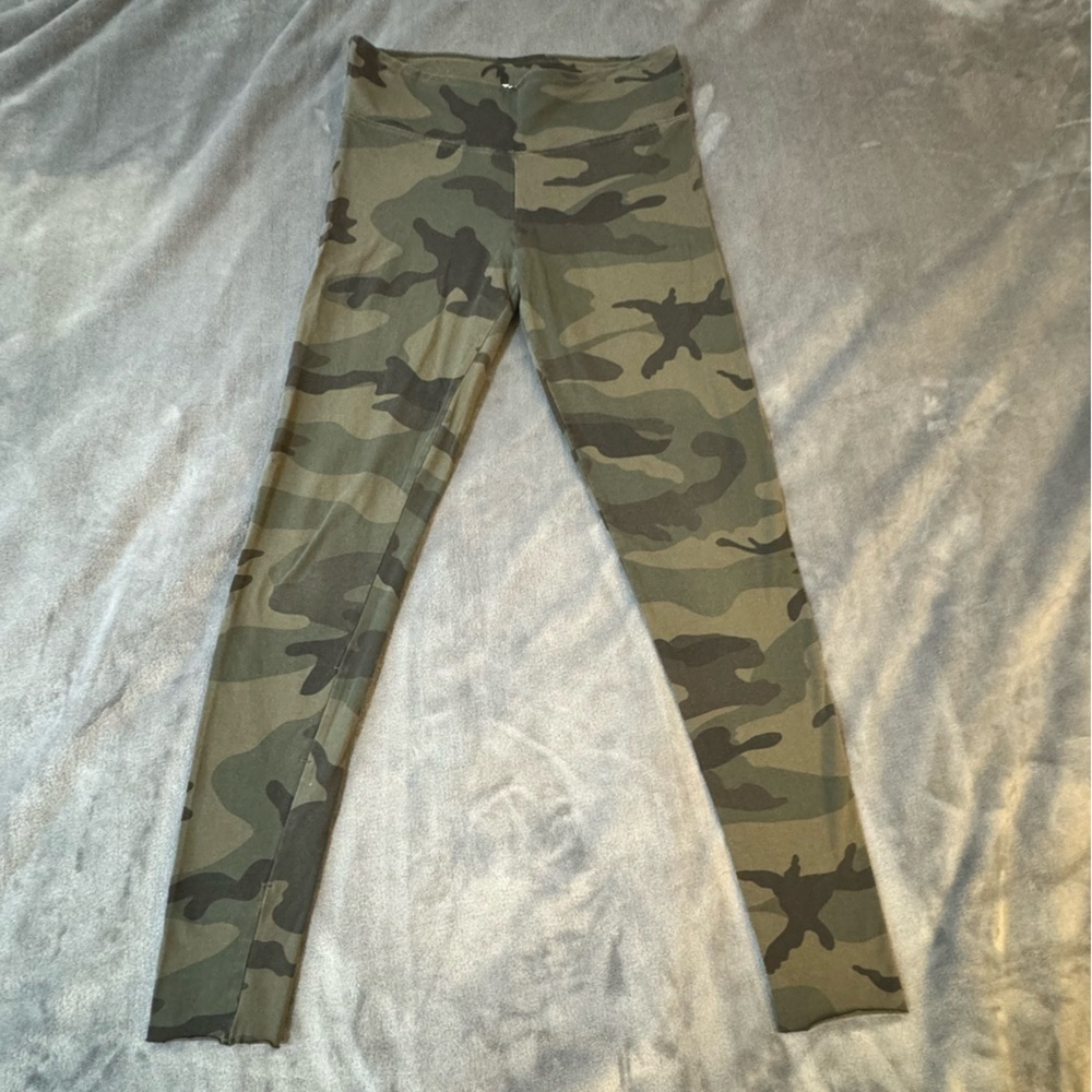 TNA Green Camouflage Leggings

#1361